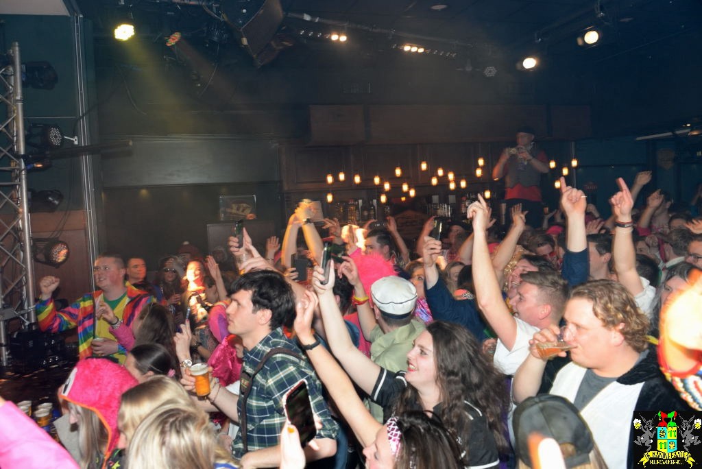 ../Images/Carnavals maandagavond in VdG 097.jpg
